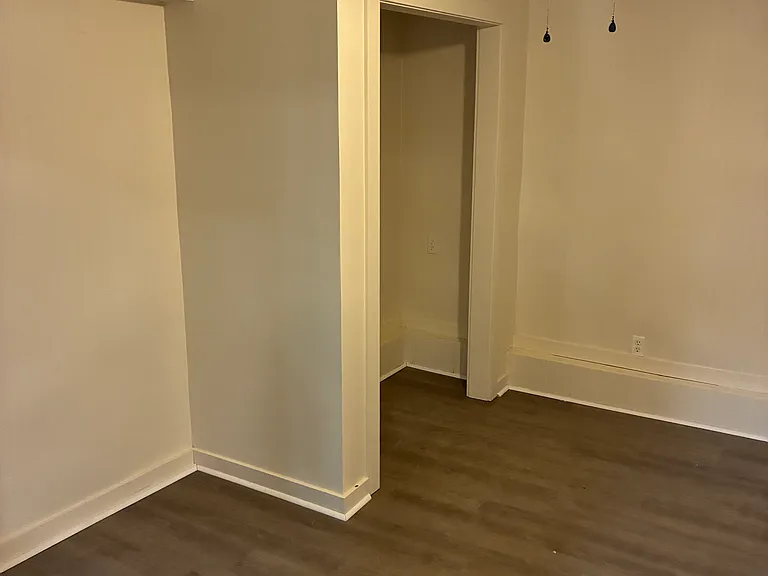 122 Ivydale Rd #B — Photo 4