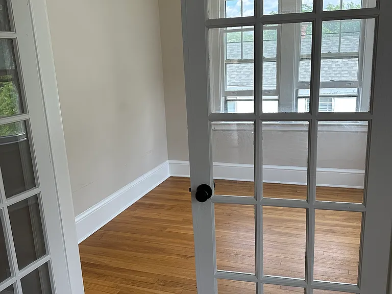 219 Jordan Ln — Photo 10