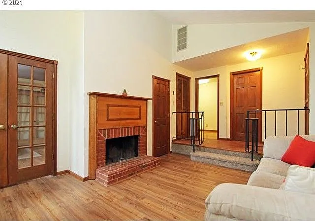 6 bed, 2.5 bath, 2292 sqft, $765 — Photo 2