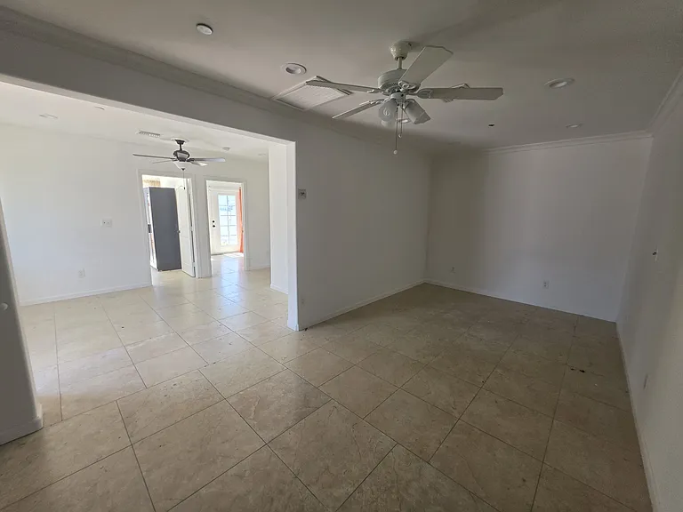1038 Raymond Ave — Photo 24
