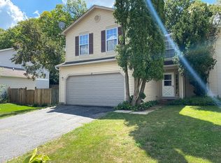 19 Dorchester Ct, Streamwood, IL 60107