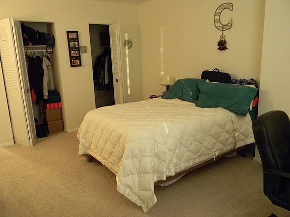2nd Bedroom w/closets