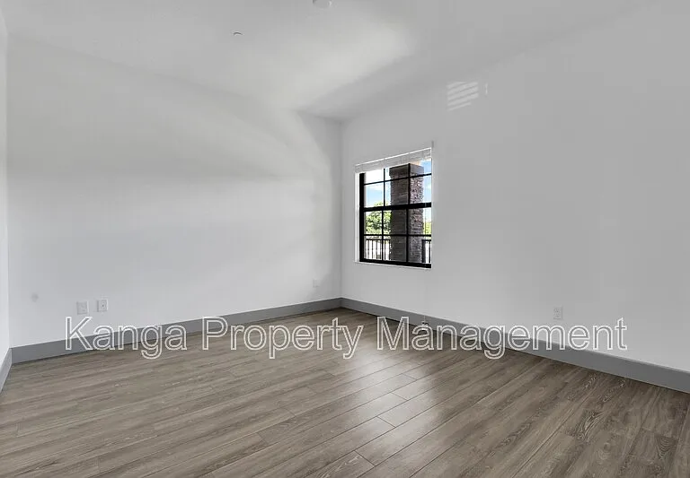 540 NE 14th Ct #104 — Photo 10