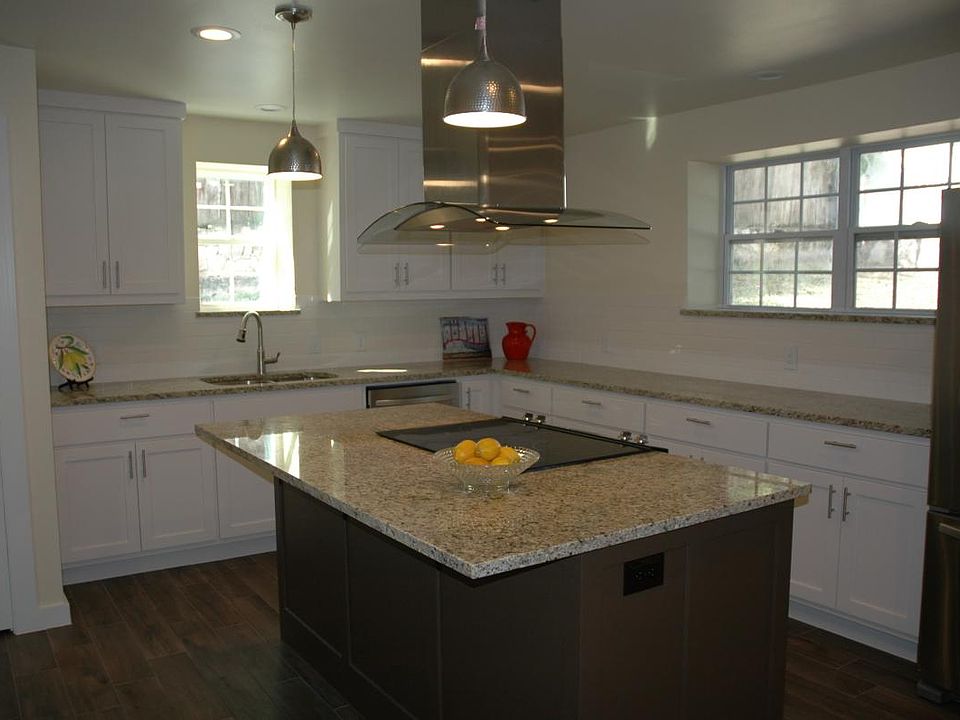 Kitchen pic 1