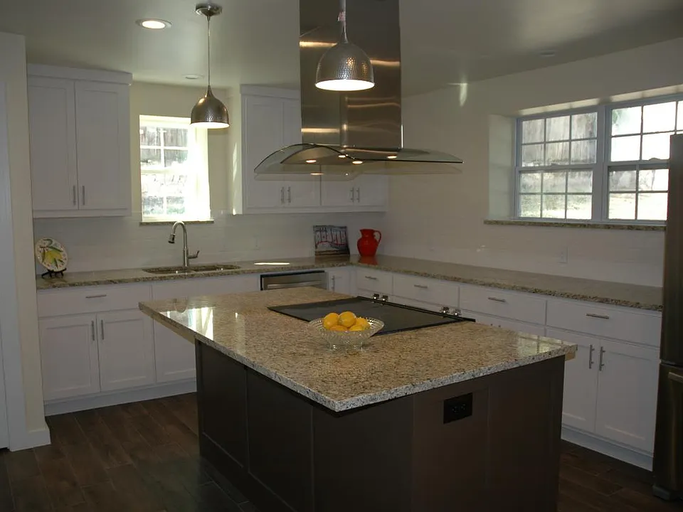 Kitchen pic 1