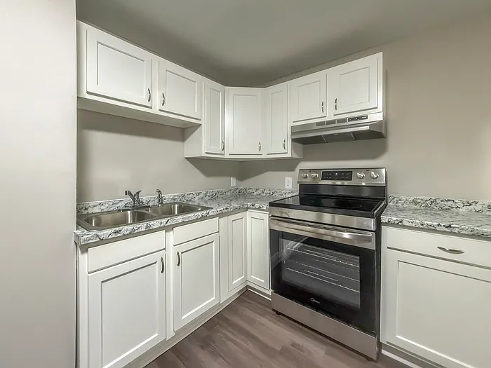 5 bed, 2.0 bath, 1600 sqft, $1,695 — Photo 4