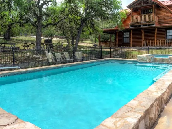306 Walter White Rd, Leakey, TX 78873