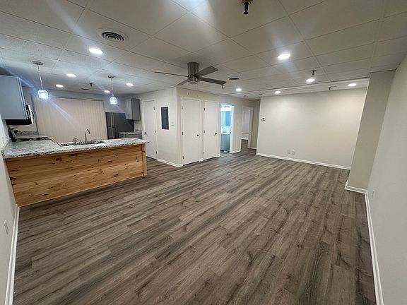 2nd image of 1725 Henry Ave #104