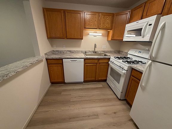 5th image of 1674 Shawano Ave #9