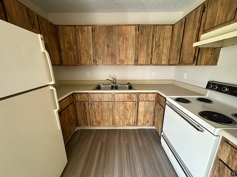 Pleasant Valley Apartments — Photo 48
