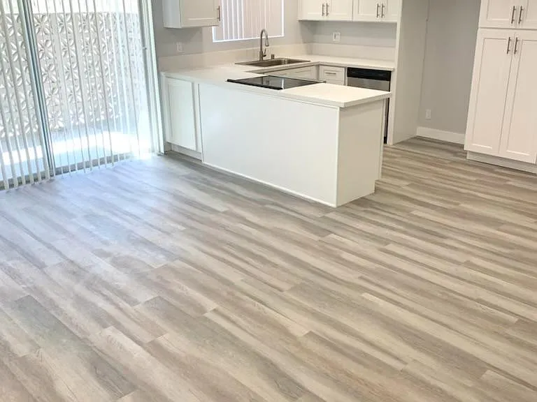 420 W Queen St #2 — Photo 4