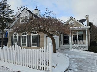 1200 Portsmouth Dr, Howell, MI 48843