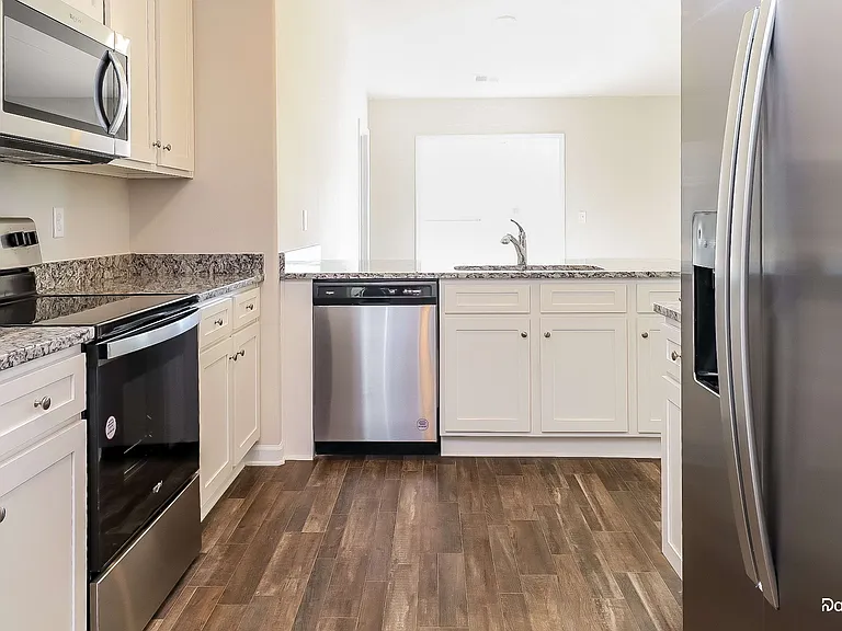 375 Kenyon Dr — Photo 4