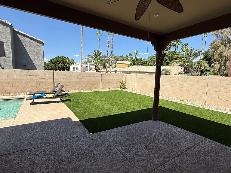 1554 E Kings Ct — Photo 18