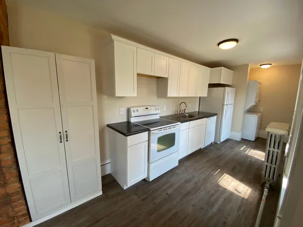 2045 Stone St, Cuyahoga Falls, OH 44221