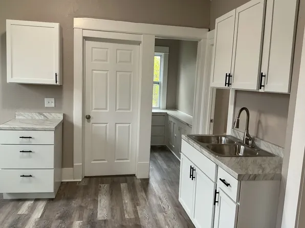 2957 N 9th St, Milwaukee, WI 53206