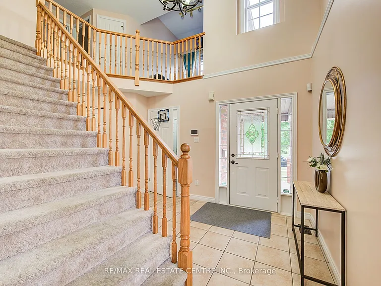 16 Paulstown Cres — Photo 2