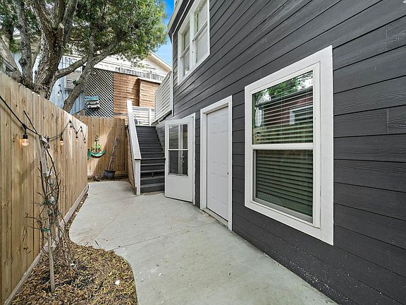 4th image of 609 Sealy St #4