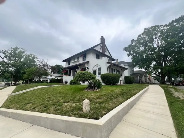 702 N Center St, Clinton, IL 61727