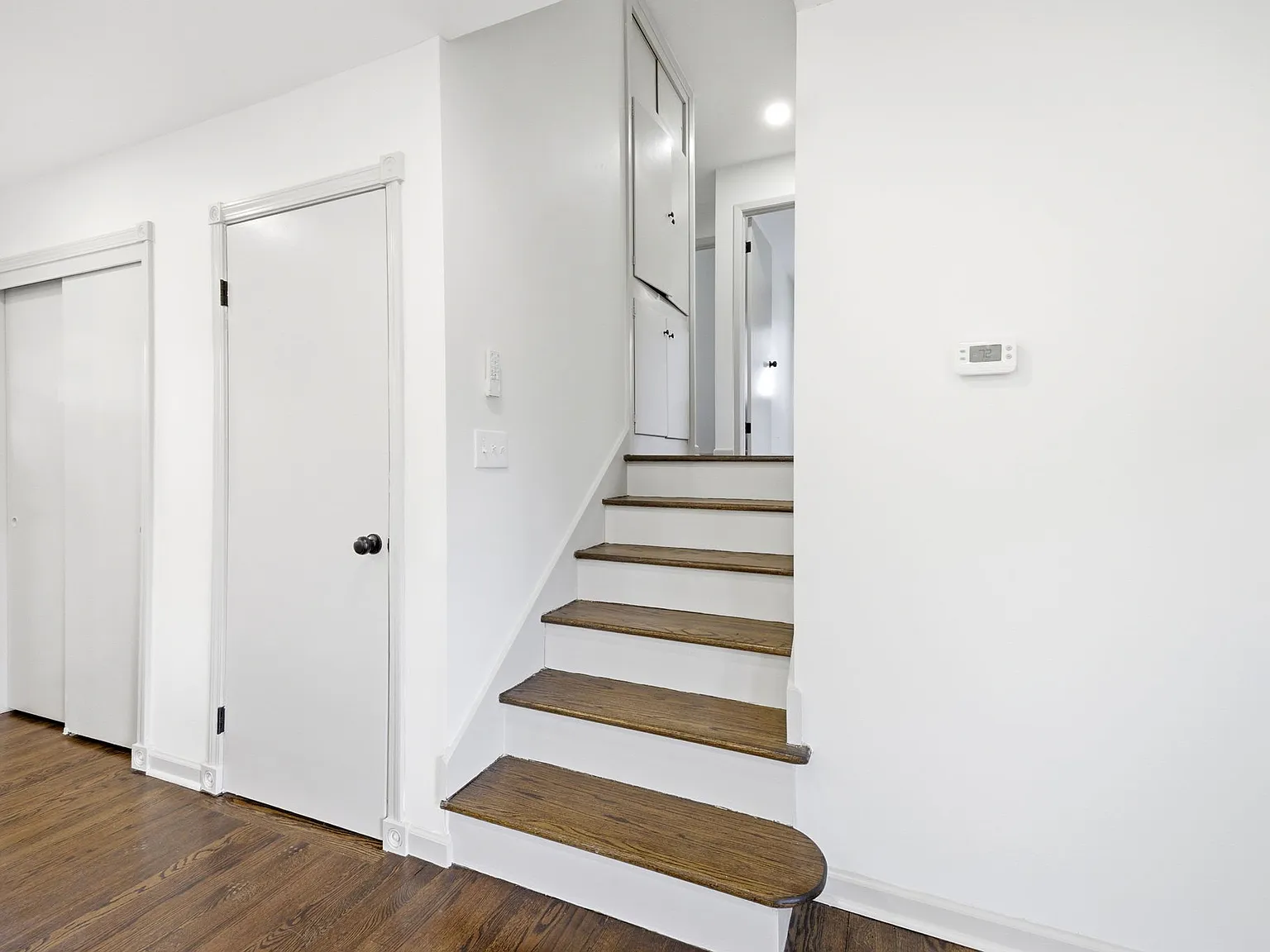 3 bed, 1.5 bath, 1054 sqft, $2,500 — Photo 4