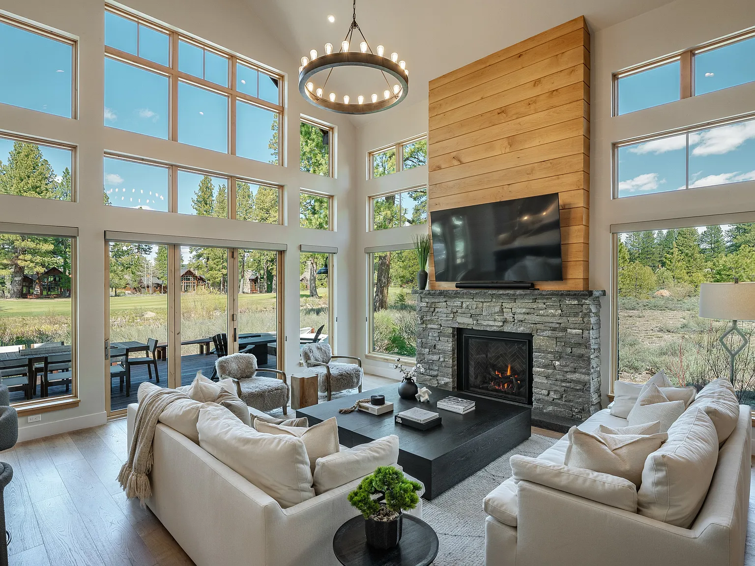 5 bed, 4.5 bath, 3271 sqft, $21,000 — Photo 3