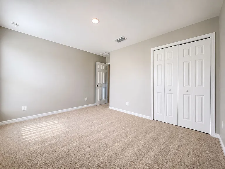 2728 NE 5th Pl — Photo 16