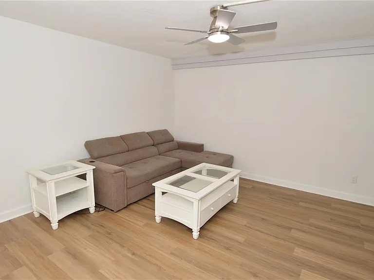 4700 Cove Cir #107 — Photo 19