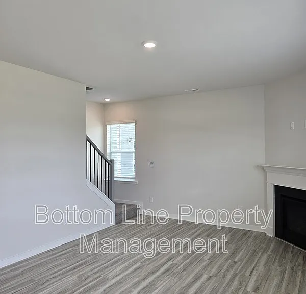 549 Blackpool Ct — Photo 14