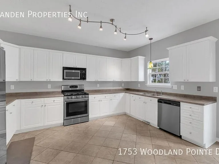 1753 Woodland Pointe Dr — Photo 15