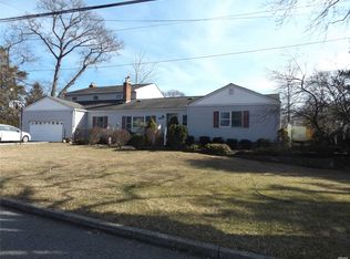 197 Hawthorne Rd, Kings Park, NY 11754