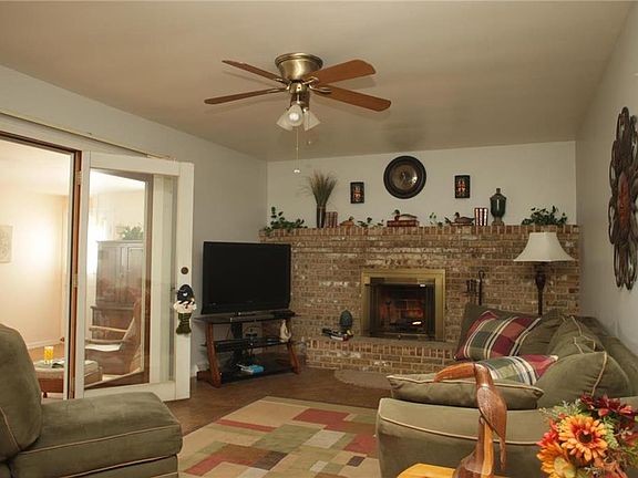 3rd image of 1316 Jeffrey Ln