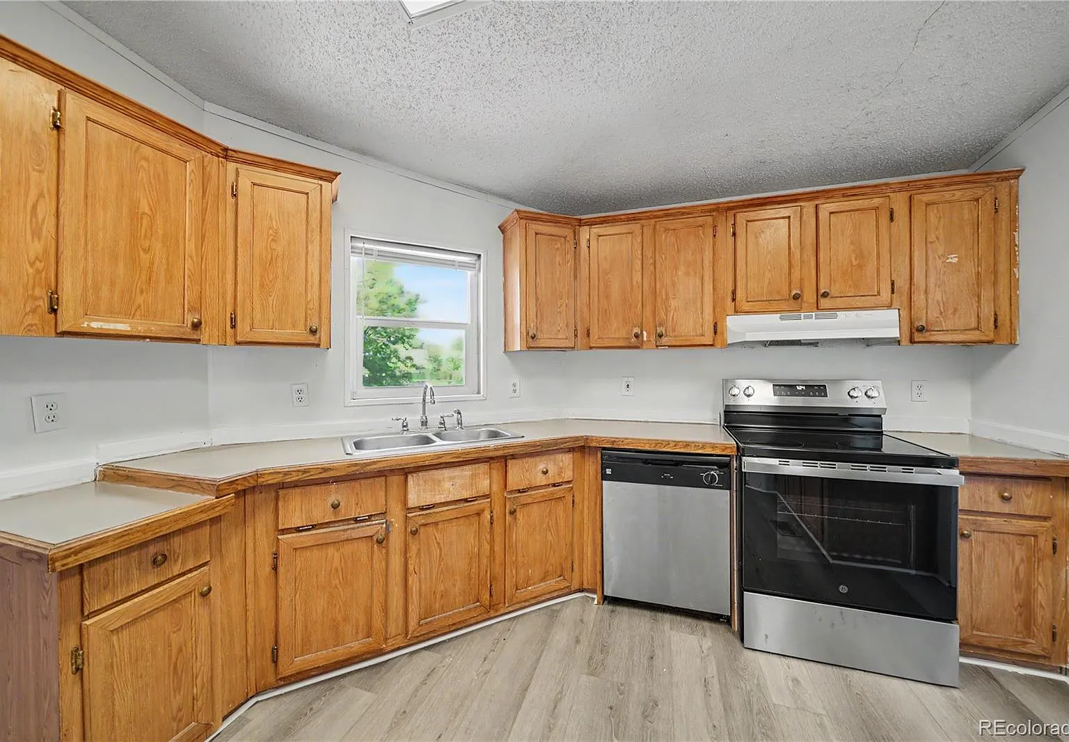 3 bed, 2.0 bath, 1480 sqft, $1,695 — Photo 4