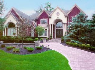 32576 Sanctuary Ct, Farmington Hills, MI 48336