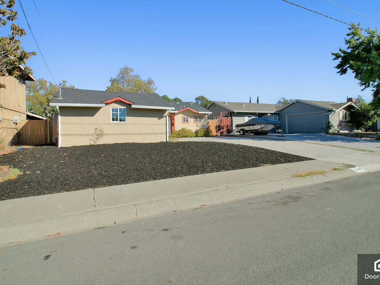 3 bed, 1.5 bath, 1031 sqft, $2,600 — Photo 3