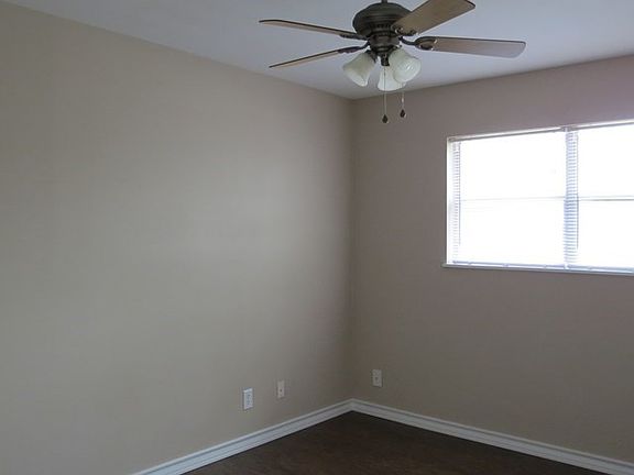 4th image of 3343 Clark Dr