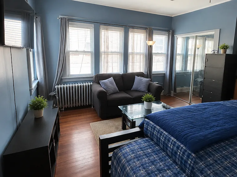 1380 Gipson St — Photo 3