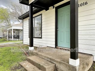 1016 W Crawford St, Denison, TX 75020