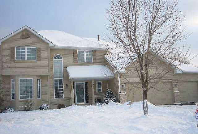 Beautifully maintained 2-Story in Dufferin Park