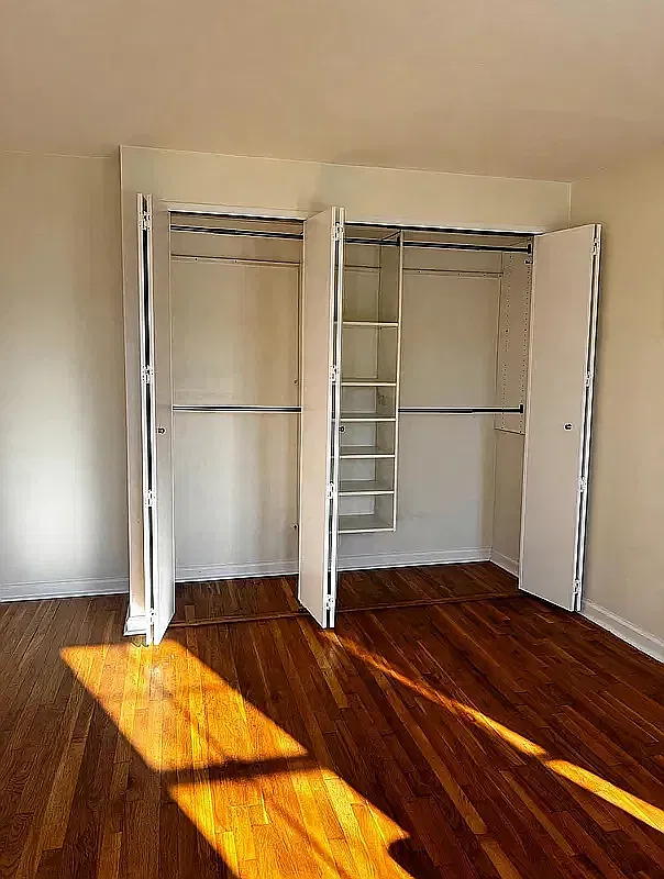 338 East 49th Street — Photo 4