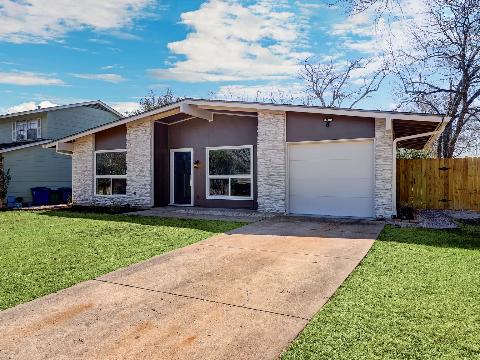 3 bed, 1062 sqft, $2,650 — Photo 1