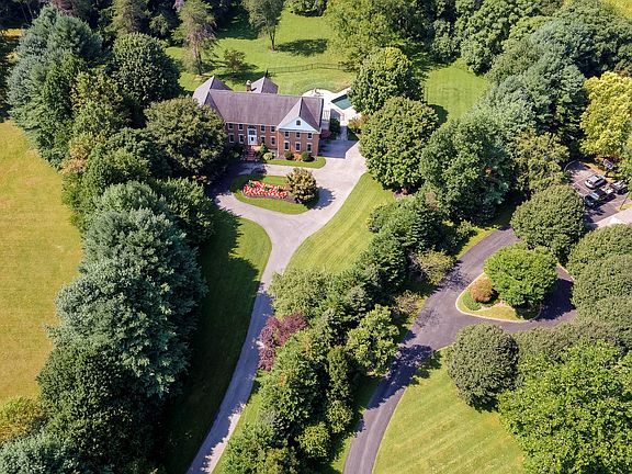 Private setting, treed drive