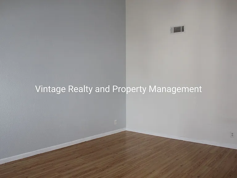 445 Almond Dr #129 — Photo 5