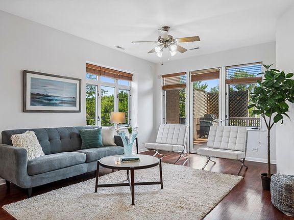 3rd image of 4770 N Manor Ave #204E
