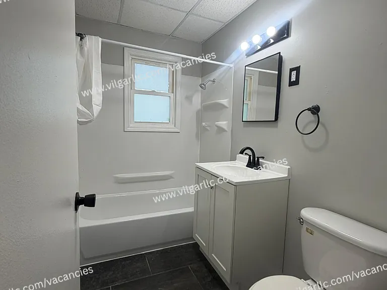 2783-2785 Brown St — Photo 11