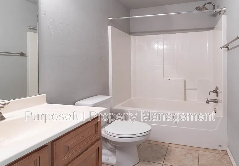 617 SW 36th St — Photo 20