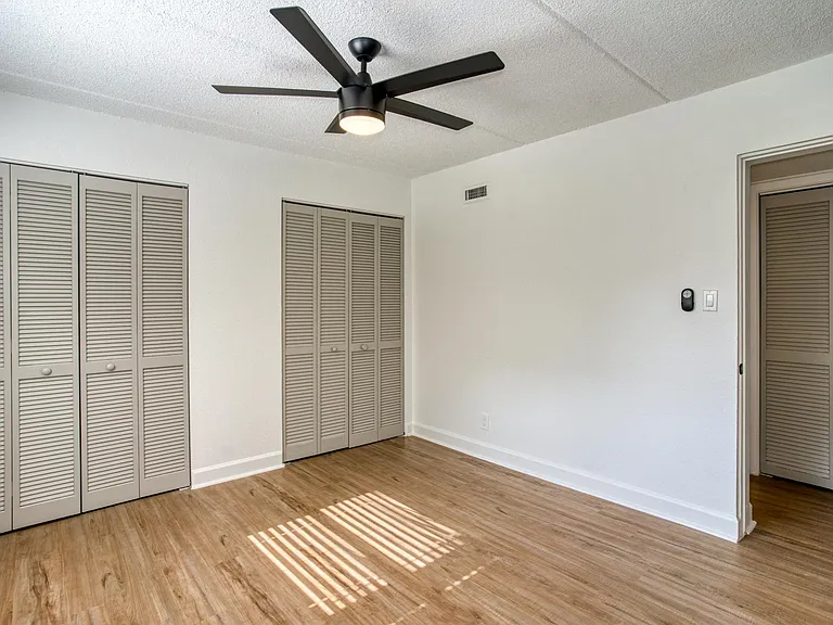 Soho Apartments — Photo 23