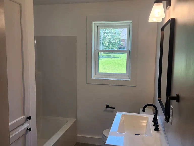 211 Westview Dr — Photo 4