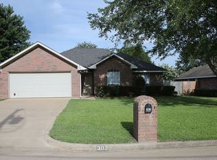 302 Willow Rd, Bullard, TX 75757