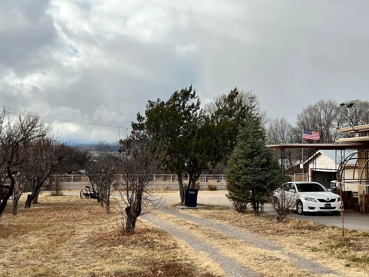 1323 Simmons Ln — Photo 3
