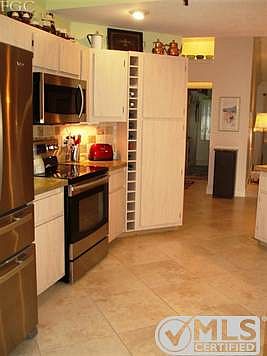 Plenty of Cabinet space.